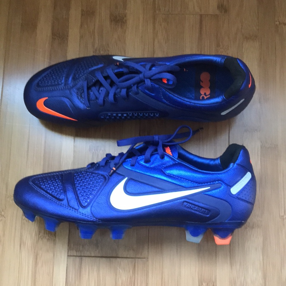 Nike Women’s Soccer Cleats Size 7.5